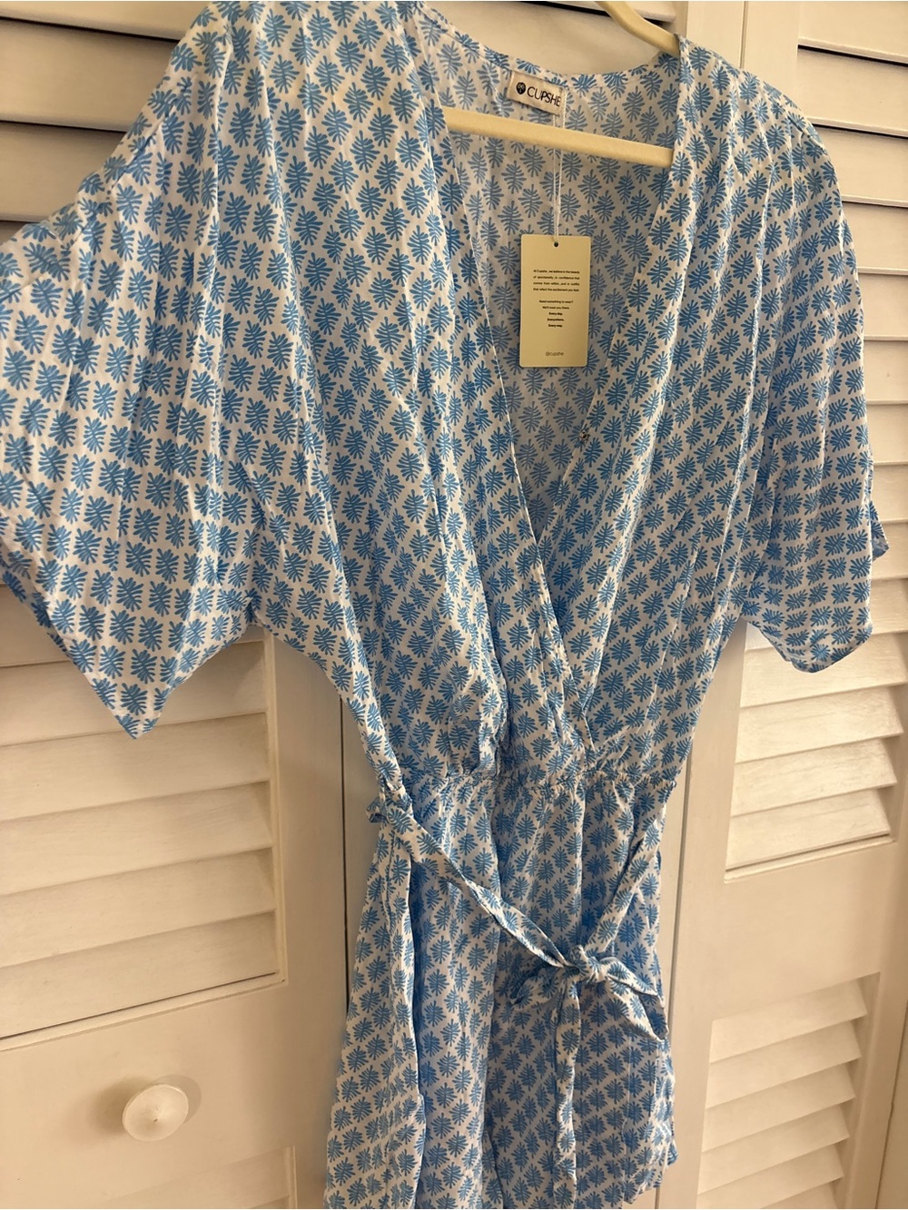 Cupshe Perspective Ornate Romper Blue and White Print Wrap Bust Shorts Romper S - Picture 4 of 15